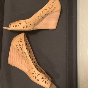 Women’s Nude Wedges